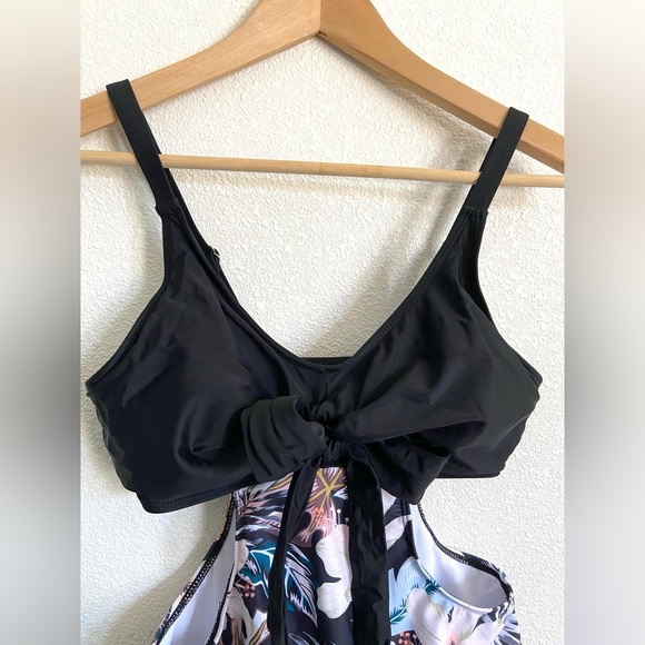 One piece swimsuit - Picture 3 of 7